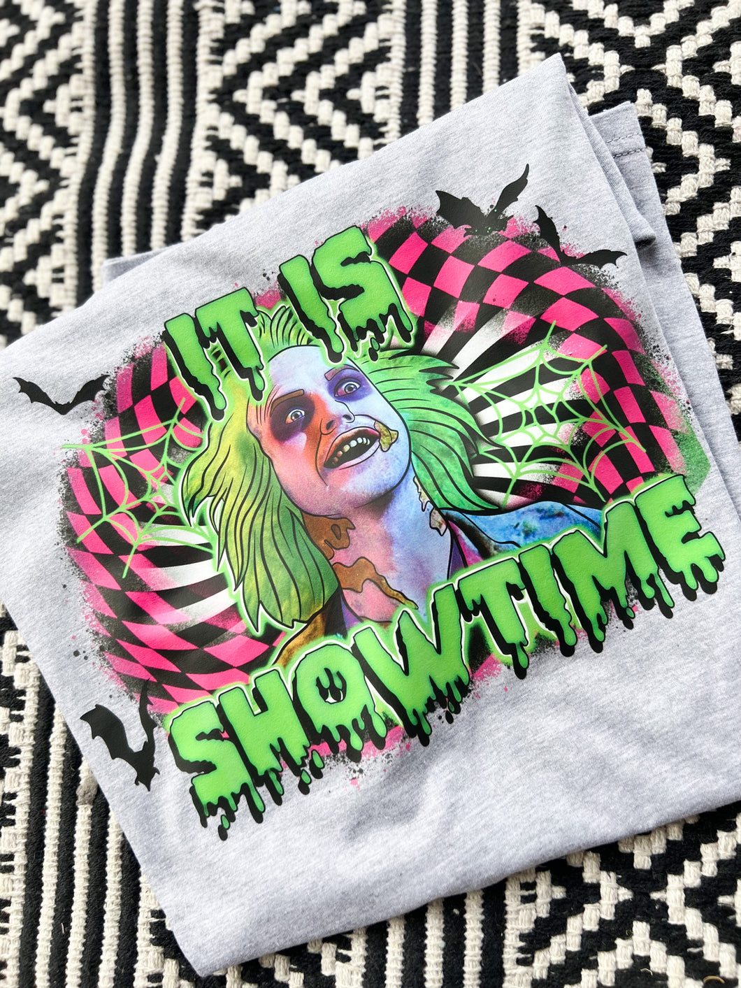 THE SHOWTIME TEE